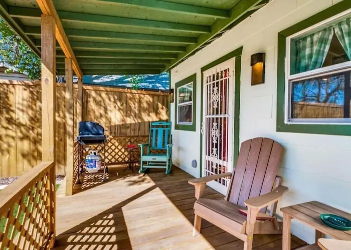 Stockyards! Less Than 3 Mins-sleeps 8 -gable House Fort Worth