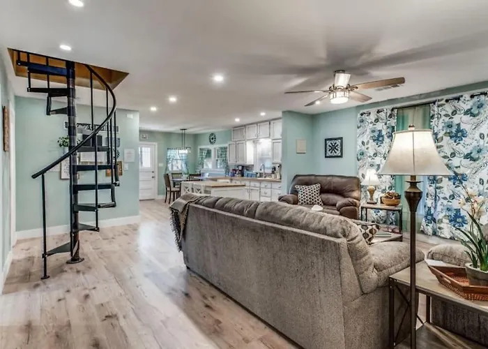 Stockyards! Less Than 3 Mins-sleeps 8 -gable House Сasa de vacaciones