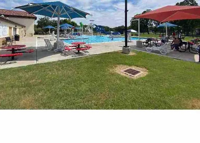 Stockyards! Less Than 3 Mins-sleeps 8 -gable House Fort Worth